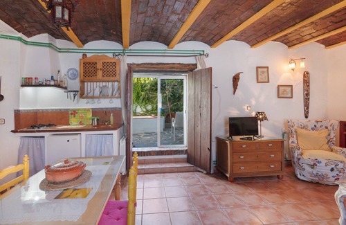 Jabugo House | Country House 'La Rana Verde De Abajo' with Mountain View, Private Pool and Wi-Fi