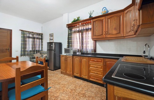 Los Gavilanes House | Country House "Laura Maretas Beach" with Sea View, Garden & Wi-Fi