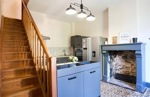 Naujac-Sur-Mer Villa | Country House "Longère en Pierres, au Bord du Lac" with Lake View, Shared Pool & Wi-Fi