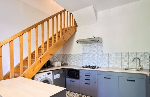 Naujac-Sur-Mer Villa | Country House "Longère en Pierres, au Bord du Lac" with Lake View, Shared Pool & Wi-Fi