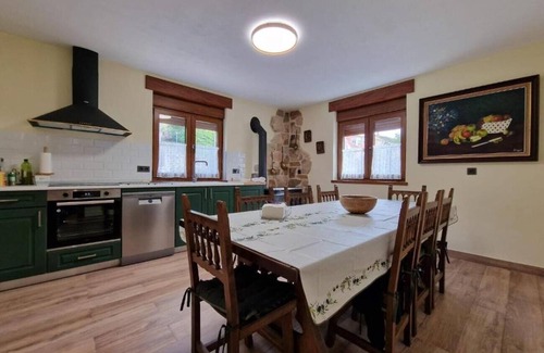 Riano House | Country House 'Los Kukos' with Lake View, Shared Terrace and Wi-Fi