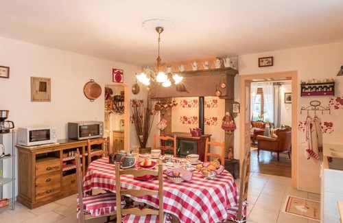 Francalmont Cottage | Country house near Luxeuil-Les-Bains with WiFi and orchard
