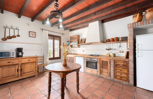 Colmenar House | Country House 'Piedras Blancas' with Mountain View, Private Pool and Wi-Fi