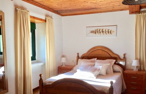 Ortigueira House | Country house with large garden, ocean views and a 5 minute walk to the beach!