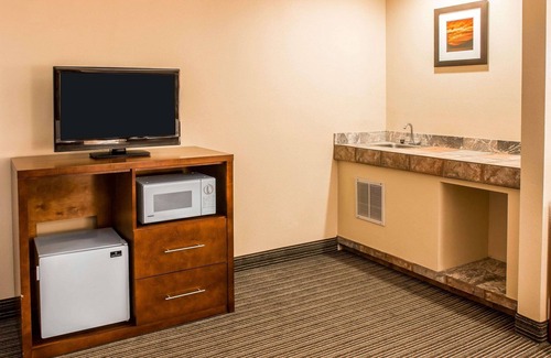 Battle Creek Hotel | Country Inn & Suites By Radisson, Battle Creek, MI