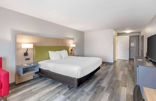 St. Peters Hotel | Country Inn & Suites by Radisson, St. Peters, MO