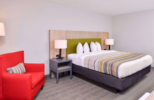 Green Bay Hotel | Country Inn & Suites by Radisson, Green Bay East, WI