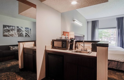 Windsor Forest Hotel | Country Inn & Suites by Radisson, Savannah Southside