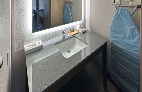 Marina Hotel | Country Inn & Suites by Radisson, Monterey Beachfront-Marina, CA