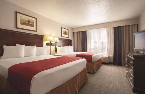 Quad Cities Hotel | Country Inn & Suites by Radisson, Moline Airport, IL