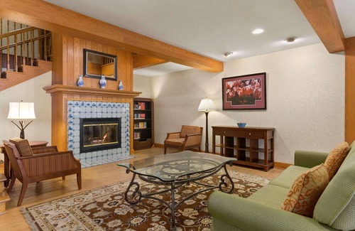 Holland Hotel | Country Inn & Suites by Radisson, Holland, MI