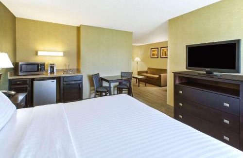 Benton Harbor Hotel | Country Inn & Suites by Radisson Benton Harbor-St Joseph MI