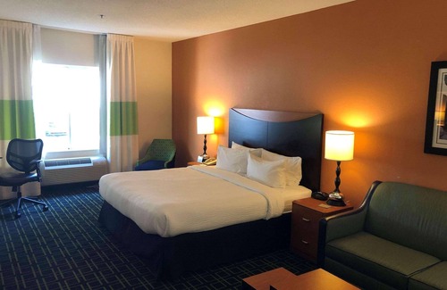 Cape Fear Hotel | Country Inn & Suites by Radisson, Fayetteville I-95, NC
