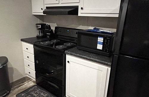 Pittsburg House | Country Living Brand New 2024, 1 Queen 1 Twin Bed, NEAR WILDCAT OFF ROAD PARK