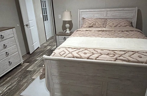 Pittsburg House | Country Living Brand New 2024, 1 Queen 1 Twin Bed, NEAR WILDCAT OFF ROAD PARK