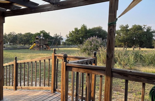 Pipe Creek House | Country Living in Pipe Creek, Bandera County 3 bedroom, kid-friendly
