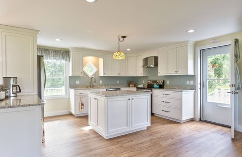 Pittsfield House | Country Living just minutes from Everything!