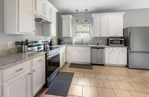 Grand Bay House | Country Living with Fishing Lake and Bright Stars
