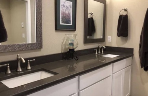 Hayden Cabin | Country lodge 15 min. from all your needs!