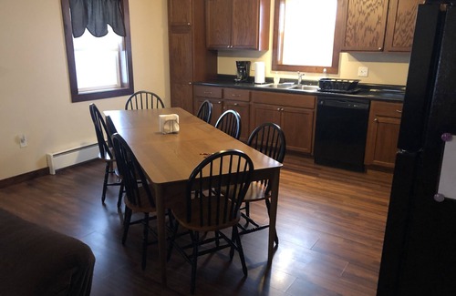 Richland House | Country Lodge Perfect For Fishing, Snowmobiling and Relaxing