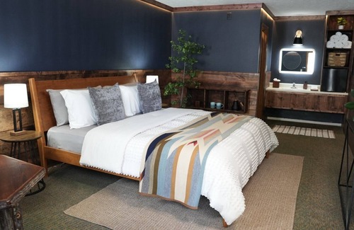 Eureka Springs Hotel | Country Mountain Inn