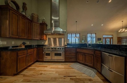Winneconne House | Country Oasis w/heated pool and hot tub