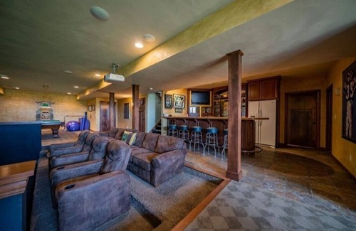 Winneconne House | Country Oasis w/heated pool and hot tub