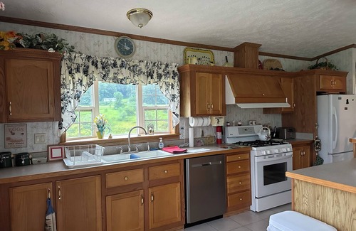 East Worcester House | Country retreat - 3-bd rm house on picturesque horse farm with WiFi, AC & views