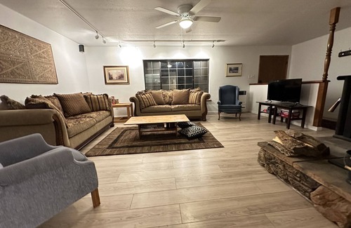 Squaw Valley House | Country Retreat, 23 mi. Entrance Kings Canyon NP, Ideal Remote Work, EV Charger