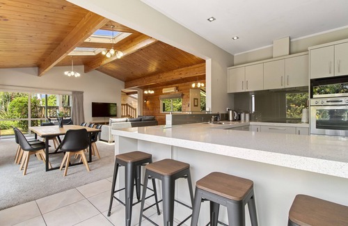 Athenree House | Country Retreat - Athenree Holiday Home