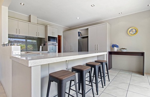 Athenree House | Country Retreat - Athenree Holiday Home