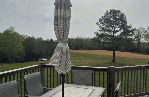 McEwen House | Country Retreat w/Hot Tub on 20 Acres in Dickson