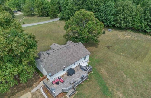 McEwen House | Country Retreat w/Hot Tub on 20 Acres in Dickson