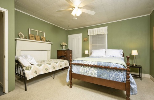 Clio Bed & Breakfast | Country Road House and Berries Bed & Breakfast - Farm Stay