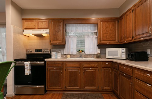 Town of Reading House | Country Seclusion 3 BR; 2 BA; sleeps 6;