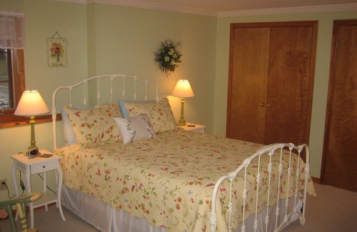 Manchester Center House | Country Setting With Walking Distance To Town.10 Min.