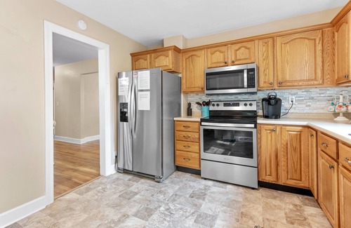 Mills River House | Country Setting. City Convenience. Hot Tub