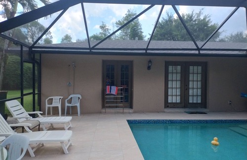 Central Naples Apartment | Country setting only 10 minutes to Downtown.