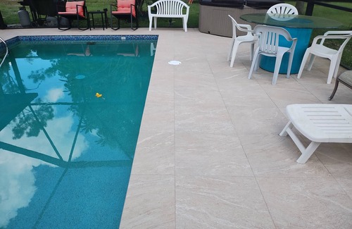 Central Naples Apartment | Country setting only 10 minutes to Downtown.
