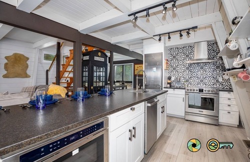 Mount Jackson Cabin | Country Squire Cabin - private 180 degree mountain views!