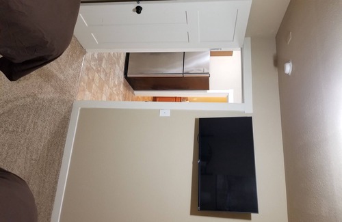 Outlook Apartment | Country style elegance-Harvest House apt now with full kitchen