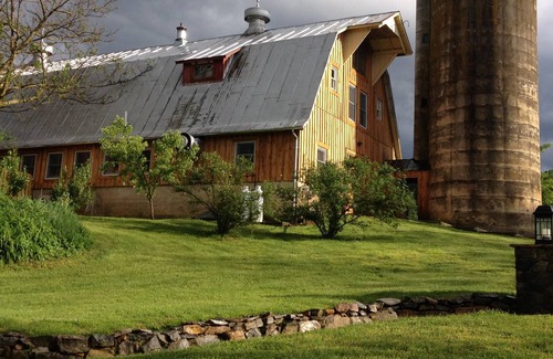 Lexington Cabin | Country Tweed Queen Suite in Heartstone Lodge