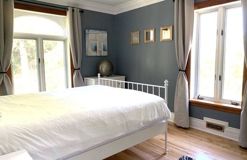 Burlington House | Country Vacation Home on 10 Picturesque Acres
