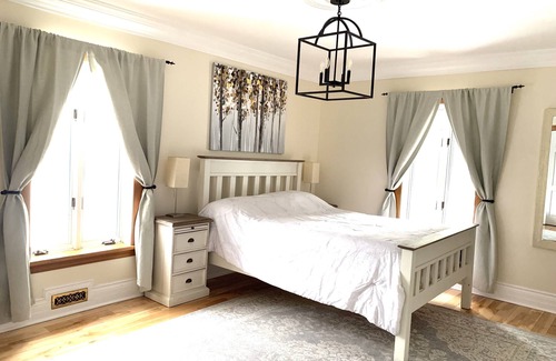 Burlington House | Country Vacation Home on 10 Picturesque Acres