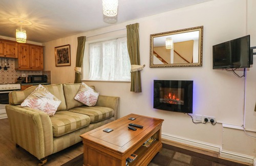 Nantlle Cottage | COUNTRY VIEW, romantic, country holiday cottage in Penygroes