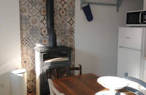 L'Isle-sur-la-Sorgue House | countryside hamlet house with garden