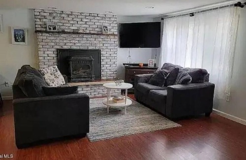 Town of Kingsbury House | Countryside 6-bedroom house centrally located