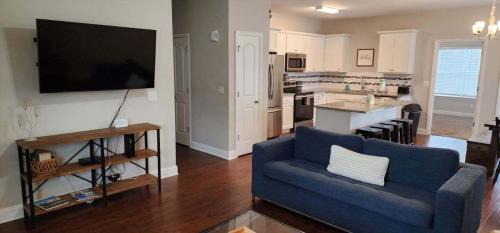 Trenton House | Countryside Escape with free wifi in house laundr
