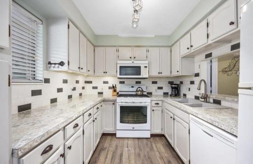 Rockford House | Countryside Family Cottages near Lake Bella Vista