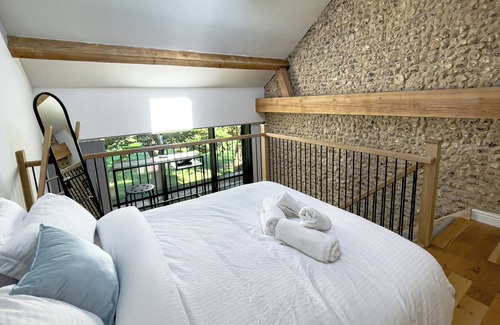 St Albans Apartment | Countryside retreat with stunning views!